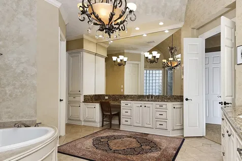 22 W Bracebridge Circle The Woodlands TX 77382