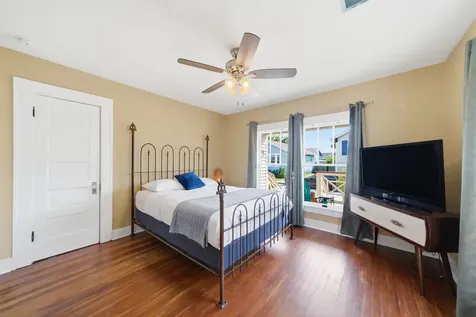 2416 38th Street Galveston TX 77550