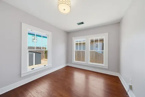 2416 38th Street Galveston TX 77550
