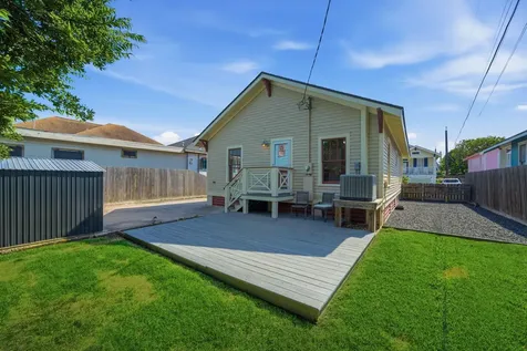 2416 38th Street Galveston TX 77550