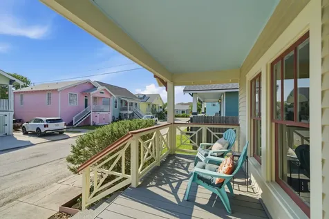 2416 38th Street Galveston TX 77550