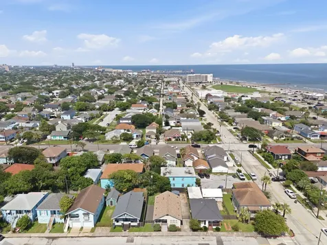 2416 38th Street Galveston TX 77550