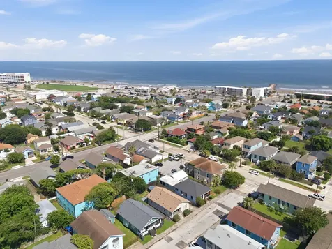 2416 38th Street Galveston TX 77550