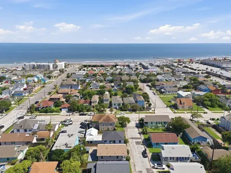 2416 38th Street Galveston TX 77550