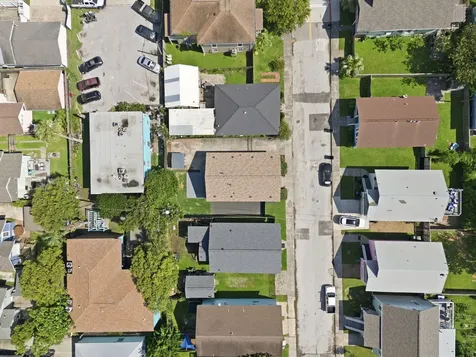 2416 38th Street Galveston TX 77550