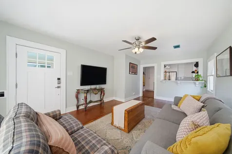 2416 38th Street Galveston TX 77550