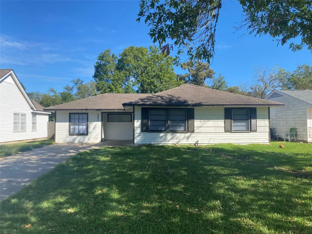 243 Acacia Street Lake Jackson TX 77566