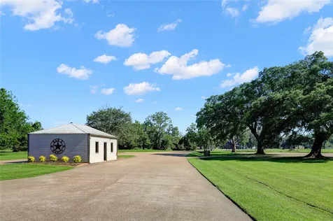 125 Stage Coach Trail Angleton TX 77515