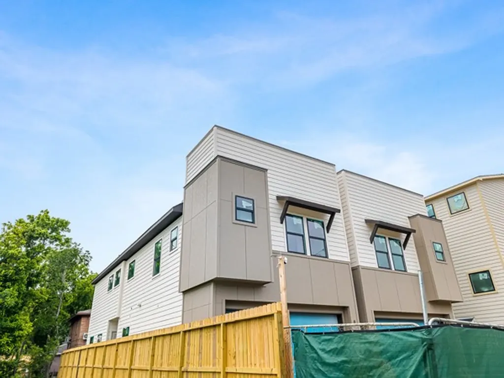 2713 Sampson Street Houston TX 77004