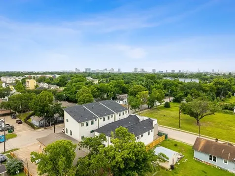 2713 Sampson Street Houston TX 77004
