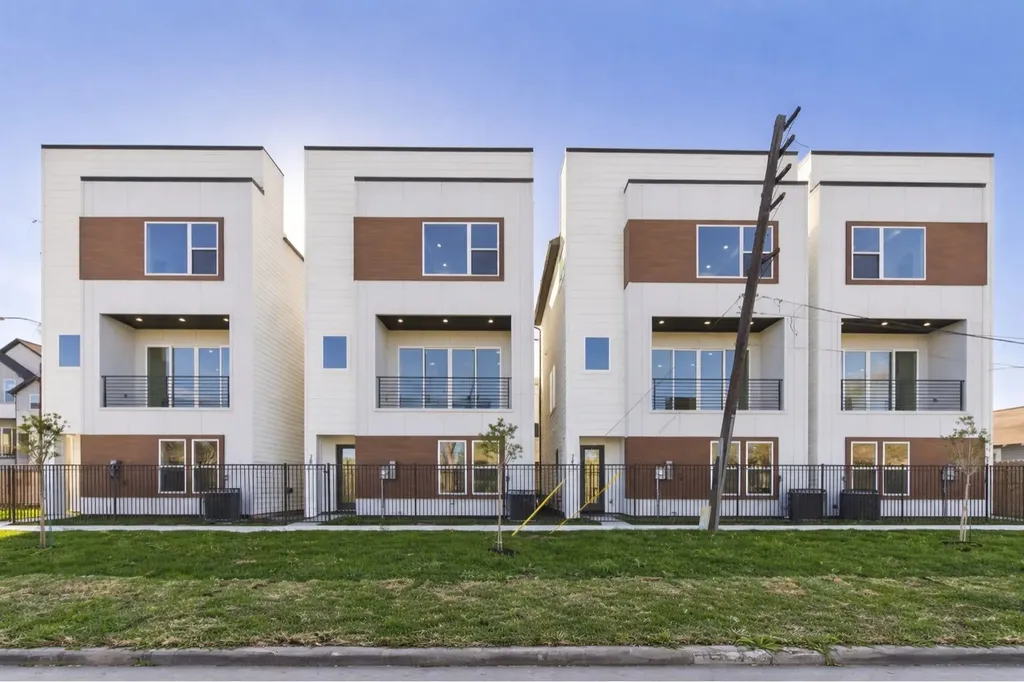 2413 Harrington Street Houston TX 77026