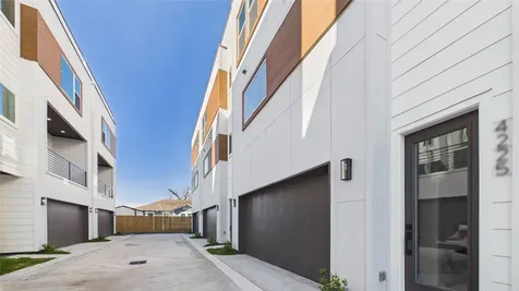 2413 Harrington Street Houston TX 77026