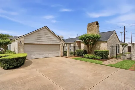2513 Country Club Boulevard Sugar Land TX 77478