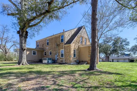252 S Bell Street Bellville TX 77418