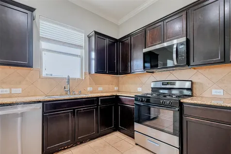 1910 Vermillion View Street Fresno TX 77545