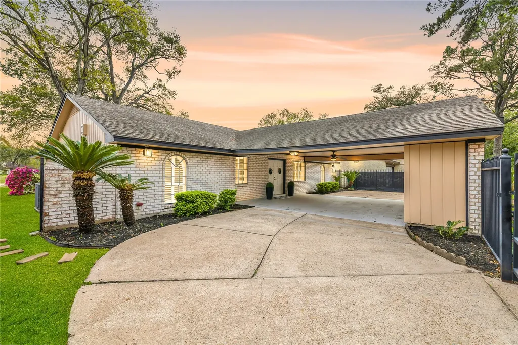 7522 Deep Forest Drive Houston TX 77088