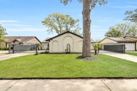 7522 Deep Forest Drive Houston TX 77088