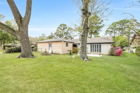 7522 Deep Forest Drive Houston TX 77088