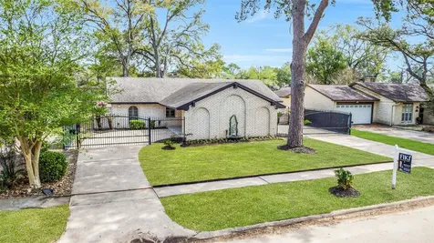 7522 Deep Forest Drive Houston TX 77088