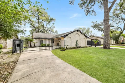 7522 Deep Forest Drive Houston TX 77088