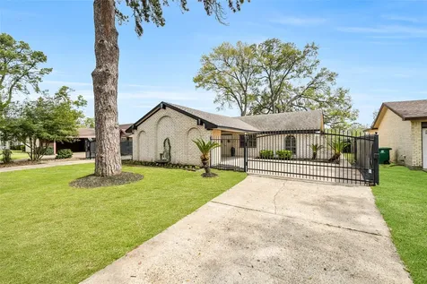 7522 Deep Forest Drive Houston TX 77088