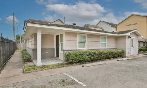 4331 Marina Street B Houston TX 77007