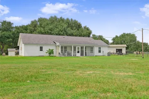 83 Lakeoak Victoria TX 77905