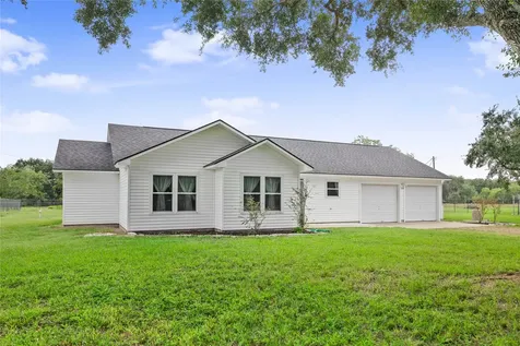83 Lakeoak Victoria TX 77905