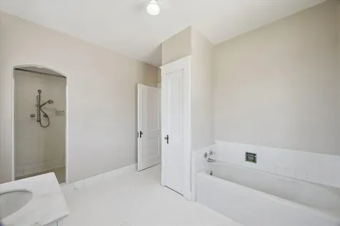3910 Avenue R 1/2 Galveston TX 77550
