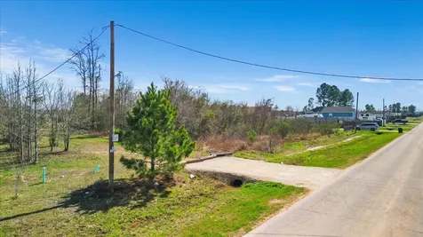 460 County Road 3570 Cleveland TX 77327