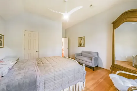 5346 Navarro Street Houston TX 77056