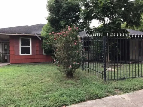 6702 Tierwester Street Houston TX 77021