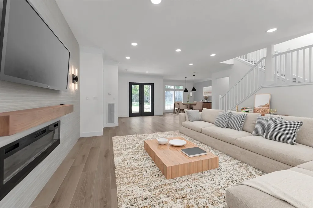 30 E Wedgemere Circle The Woodlands TX 77381