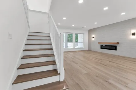 30 E Wedgemere Circle The Woodlands TX 77381