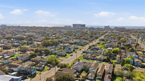 1912 55th Street Galveston TX 77551