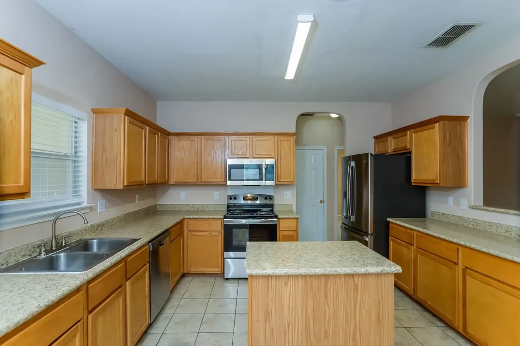 6119 Briscoe Leaf San Antonio TX 78253