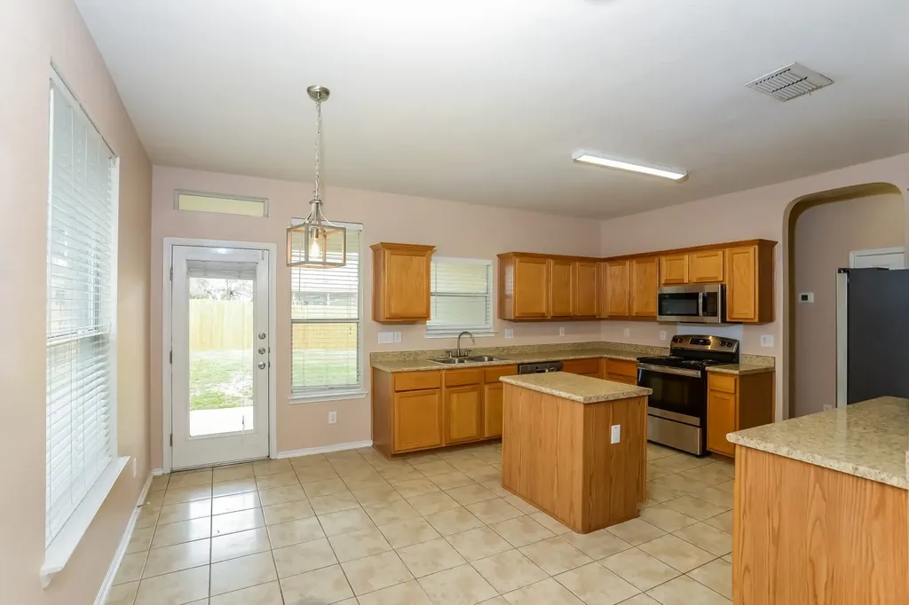 6119 Briscoe Leaf San Antonio TX 78253
