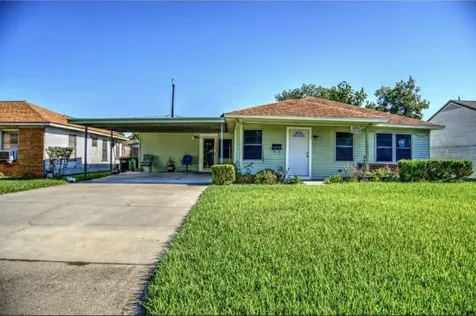 2004 W Gulf Street W Baytown TX 77520
