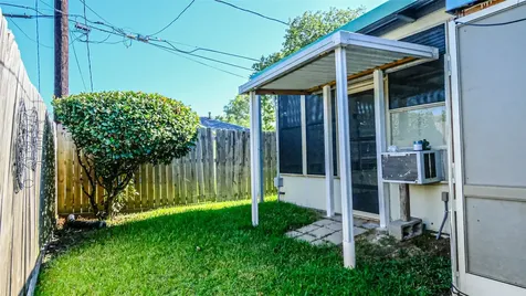 2004 W Gulf Street W Baytown TX 77520