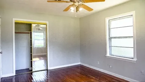 2004 W Gulf Street W Baytown TX 77520