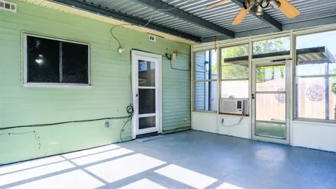 2004 W Gulf Street W Baytown TX 77520
