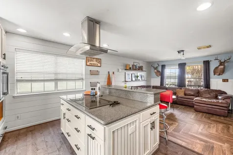 436 Pompano Street Bayou Vista TX 77563