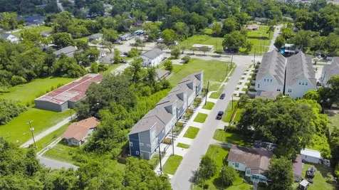 6017 Beall Street Houston TX 77091