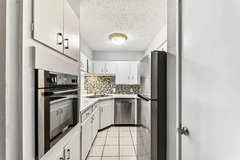 7714 Renwick Drive 23 Houston TX 77081