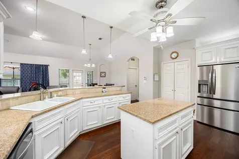 3803 Autumn Wood Montgomery TX 77356