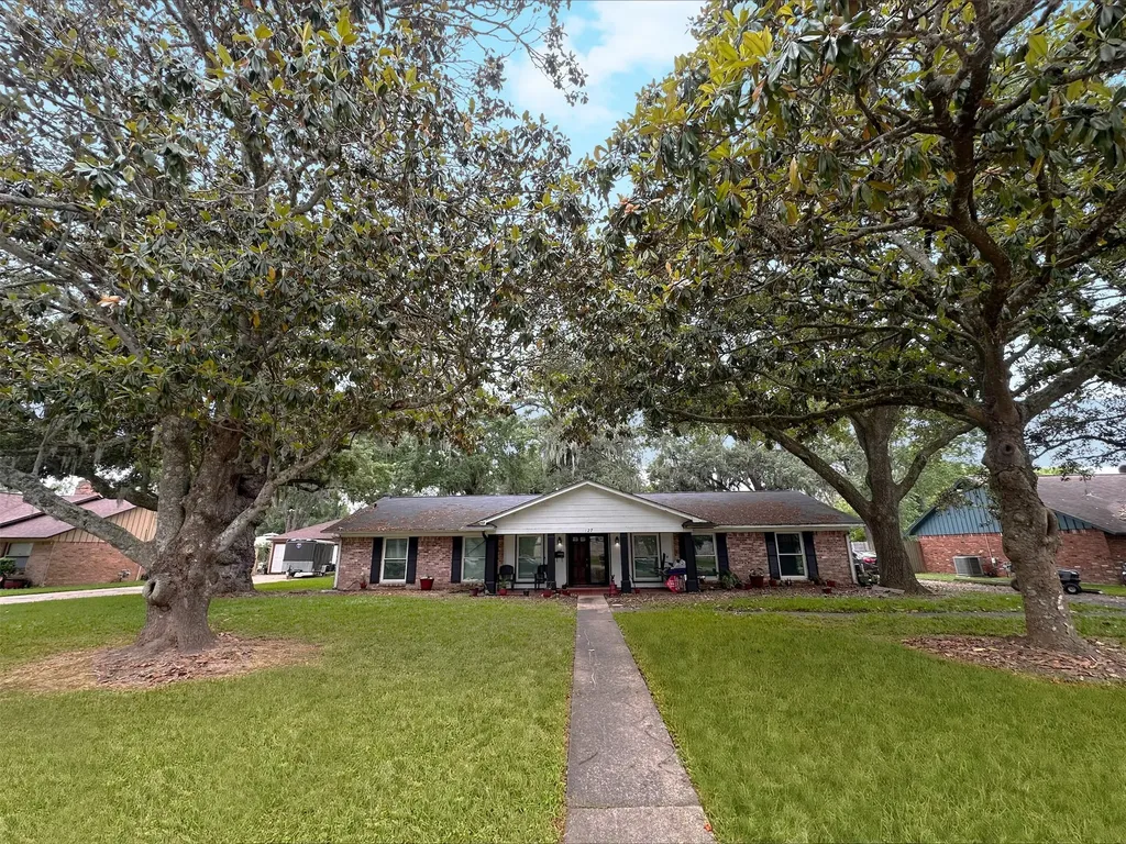 127 Begonia Street Lake Jackson TX 77566