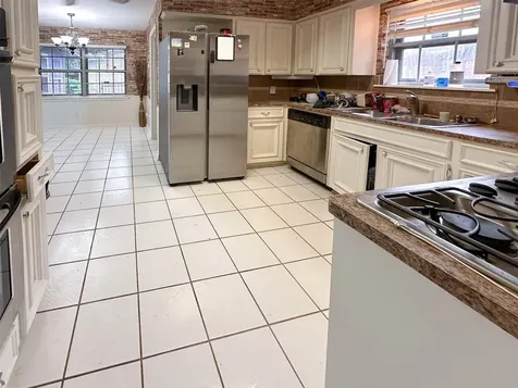 127 Begonia Street Lake Jackson TX 77566