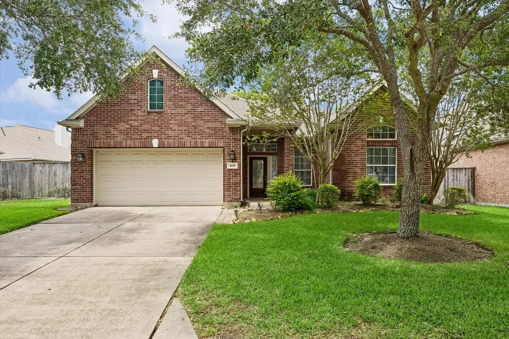 1619 S Lago Vista Drive Pearland TX 77581