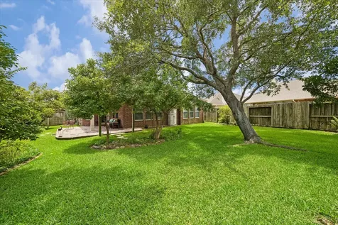 1619 S Lago Vista Drive Pearland TX 77581