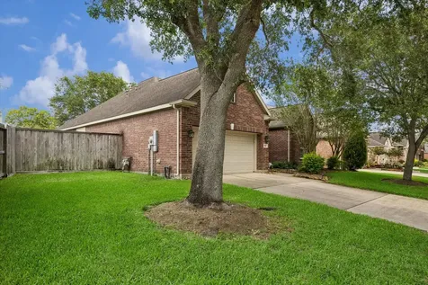 1619 S Lago Vista Drive Pearland TX 77581
